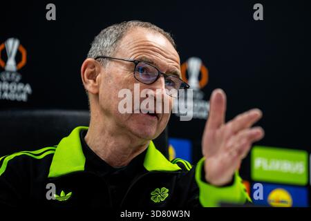 ROTTERDAM, NIEDERLANDE - 27. NOVEMBER: Celtic Head Coach Martin O'Neill nimmt an einer Pressekonferenz nach dem Spiel der UEFA Europa League 2025/26 League Phase MD5 zwischen Feyenoord und Celtic FC am 27. November 2025 in de Kuip in Rotterdam Teil. (Foto: Rene Nijhuis) Stockfoto