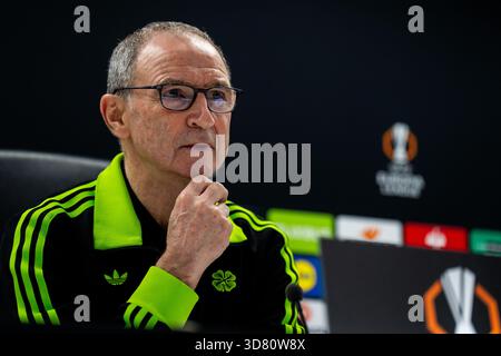 ROTTERDAM, NIEDERLANDE - 27. NOVEMBER: Celtic Head Coach Martin O'Neill nimmt an einer Pressekonferenz nach dem Spiel der UEFA Europa League 2025/26 League Phase MD5 zwischen Feyenoord und Celtic FC am 27. November 2025 in de Kuip in Rotterdam Teil. (Foto: Rene Nijhuis) Stockfoto