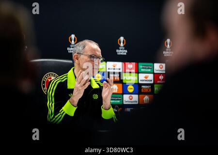 ROTTERDAM, NIEDERLANDE - 27. NOVEMBER: Celtic Head Coach Martin O'Neill nimmt an einer Pressekonferenz nach dem Spiel der UEFA Europa League 2025/26 League Phase MD5 zwischen Feyenoord und Celtic FC am 27. November 2025 in de Kuip in Rotterdam Teil. (Foto: Rene Nijhuis) Stockfoto