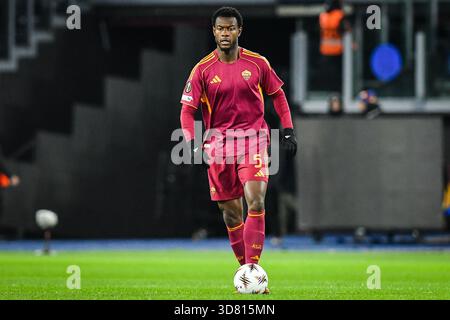Rom, Italie. November 2025. Evan NDICKA von AS Roma während der UEFA Europa League, League-Phase, MD5, Fußballspiel zwischen AS Roma und FC Midtjylland am 27. November 2025 im Stadio Olimpico in Rom, Italien - Foto Massimo Insabato/Matthieu Mirville/DPPI Credit: DPPI Media/Alamy Live News Stockfoto