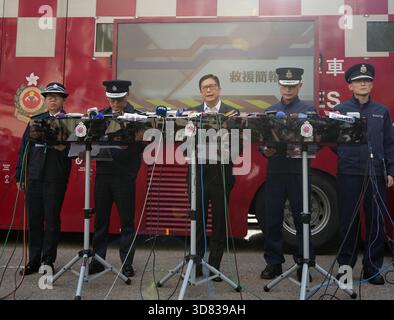 Hongkong, China. November 2025. Am 28. November 2025 findet in Hongkong, Südchina, eine Pressekonferenz statt. Die Feuerwehr-, Rettungs- und Suchaktionen wurden am Freitag um 10:18 Uhr abgeschlossen, sagte die Regierung der Sonderverwaltungsregion Hongkong (HKSAR) am Freitag zu einer Pressekonferenz. Quelle: Zhu Wei/Xinhua/Alamy Live News Stockfoto