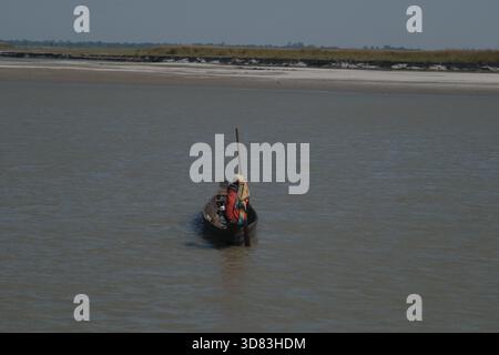 Bootsfahrer auf dem Brahmaputra River in Assam Stockfoto