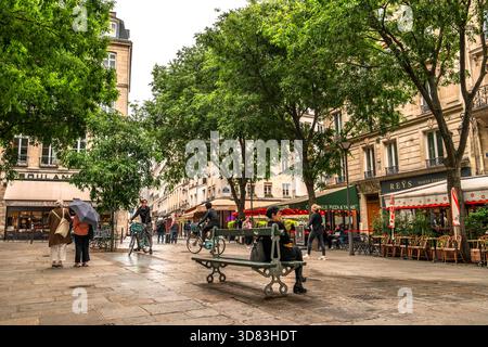 Paris France City plaza mit Geschäften und Restaurants in Marais Stockfoto