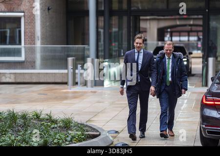 DER HAAG – Hausmeister Vincent Karremans (Wirtschaft) trifft vor der Tagung des Ministerrats im Ministerium für Allgemeine Angelegenheiten ein. ANP JEROEN JUMELET niederlande Out - belgien Out Stockfoto