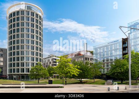 Moderne Rundbau- und Glasgebäude in Hamburgs Hafencity Stockfoto