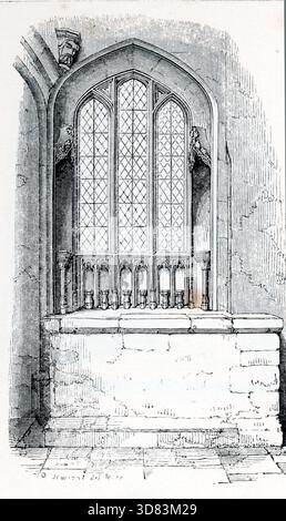 Diese Vintage-Schwarzweiß-Ätzung zeigt einen Innenblick eines gotischen Kirchenfensters über einem Steinaltar oder einer Grabkammer. Das Fenster verfügt über drei vertikale Lanzettenleuchten mit Diamantgitterverglasung und eine Reihe kleiner dekorativer Blindbögen darunter. Geschnitzte Steinwände und verzierte Konsolen zieren das umliegende Mauerwerk. Aus einer Sammlung von Holzschnitten, die in der 4. (Vergrößerten) Ausgabe Eines Glossars von Begriffen für griechische, römische, italienische und gotische Architektur veröffentlicht wurde, das 1845 veröffentlicht wurde. In einigen Fällen hatten die Seiten eine mäßige Füchtigung, was auf meinen Fotos zu sehen ist. Stockfoto
