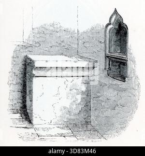 Dieses Paar monochromatischer Radierungen hebt heilige architektonische Details hervor. Das erste zeigt ein rechtwinkliges gotisches Fenster mit drei Lichtern und einer dekorativen Reihe von Blindbögen an der Basis. Die zweite zeigt einen Steinaltar oder eine Grabplatte, die sich neben einer eingelassenen Piscina oder Nische innerhalb einer alten, strukturierten Steinmauer befindet. Aus einer Sammlung von Holzschnitten, die in der 4. (Vergrößerten) Ausgabe Eines Glossars von Begriffen für griechische, römische, italienische und gotische Architektur veröffentlicht wurde, das 1845 veröffentlicht wurde. In einigen Fällen hatten die Seiten eine mäßige Füchtigung, was auf meinen Fotos zu sehen ist. Stockfoto