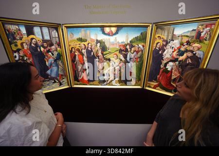 Ein Werk des Master of the Sherborne Almshouse Triptychons, Ein Triptychon mit den fünf Wundern Christi, schätzte £2.500.000-3.500.000, während einer Vorschau des Old Masters-Verkaufs in Sotheby's im Zentrum von London. Bilddatum: Freitag, 28. November 2025. Stockfoto