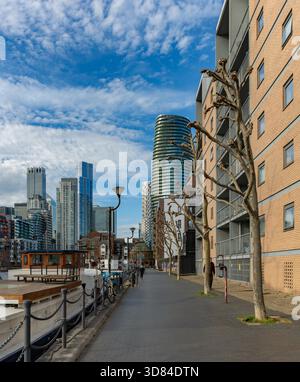 Ein Bild der modernen Apartments und Büros auf der Isle of Dogs und Canary Wharf. Stockfoto
