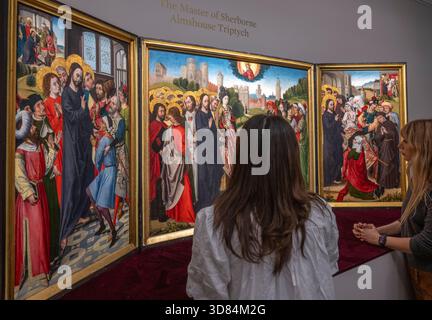 Sotheby's, London, Großbritannien. November 2025. Seltene Meisterwerke im Old Masters und Gemälde aus dem 19. Jahrhundert im Vorverkauf. Bild: Der Meister des Sherborne Almshouse Triptychon, Ein Triptychon mit den fünf Wundern Christi. Geschätzte £2.500.000-3.500.000. Quelle: Malcolm Park/Alamy Live News Stockfoto