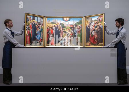 London, England, Großbritannien. November 2025. Kunstschaffende stehen neben Einem Triptychon mit den fünf Wundern Christi des Meisters des Sherborne Almshouse Triptychons, geschätzt auf 2.500.000 bis 3.500.000 GBP, während einer Vorschau in Sothebys in London am 28. November 2025. Das Werk wird am 3. Dezember im Verkauf von Gemälden der Alten Meister und des 19. Jahrhunderts angeboten. (Kreditbild: © Thomas Krych/ZUMA Press Wire) NUR REDAKTIONELLE VERWENDUNG! Nicht für kommerzielle ZWECKE! Stockfoto