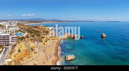 Luftpanorama von Praia D'Ana in Lagos Portugal Stockfoto