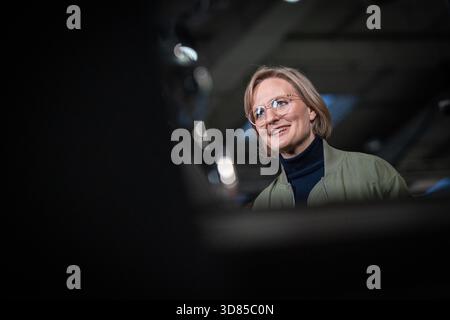 Franziska Brantner, Bundesvorsitzende, gibt ein TV-Interview am Rande der Parteikonferenz Stockfoto