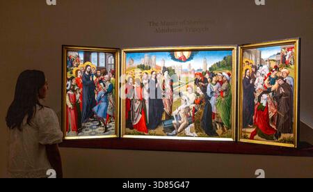 London, Großbritannien. November 2025. Ein Triptychon mit den fünf Wundern Christi, des Meisters der Sherborne Almshouse Triptychon, schätzt £2.500.000 - 3.500.000 GBP Highlights aus seinem zweitwertvollen Old Masters Sale in 13 Seasons in Sothebys, London. Darunter auch Gemälde aus dem 19. Jahrhundert. Der Verkauf findet am 3. Dezember statt. Credit: Mark Thomas/Alamy Live News Stockfoto