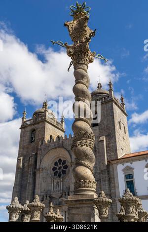 Porto, Portugal, romanisches Denkmal neben der Kathedrale von Porto, ein Steinpranger und Symbol der mittelalterlichen Gerechtigkeit Stockfoto