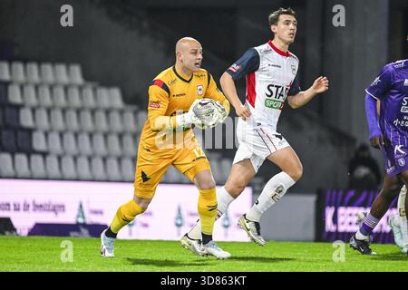 Antwerpen, Belgien. November 2025. Lüttich Torhüter Jordi Belin wurde während eines Fußballspiels zwischen Beerschot VA und RFC Lüttich am Freitag, den 28. November 2025 in Antwerpen, am 15. Tag der zweiten Liga der Challenger Pro League 2025-2026 1B der belgischen Meisterschaft, in Aktion dargestellt. BELGA FOTO TOM GOYVAERTS Credit: Belga Nachrichtenagentur/Alamy Live News Stockfoto