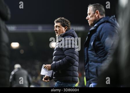Antwerpen, Belgien. November 2025. Lüttichs Cheftrainer Gaetan Englebert, der während eines Fußballspiels zwischen Beerschot VA und RFC Lüttich am Freitag, den 28. November 2025 in Antwerpen, am 15. Tag der zweiten Liga der Challenger Pro League 2025-2026 1B der belgischen Meisterschaft, dargestellt wurde. BELGA FOTO TOM GOYVAERTS Credit: Belga Nachrichtenagentur/Alamy Live News Stockfoto