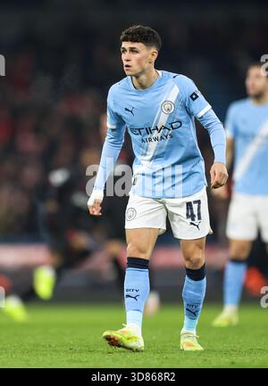 Manchester, Großbritannien, 25. November 2025: Phil Foden beim Manchester City gegen Bayer Leverkusen in der UEFA Champions League Stockfoto