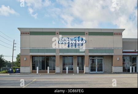 Houston, Texas, USA 06-22-2025: Total Offroad und mehr Zubehör für Außenfahrzeuge. Stockfoto