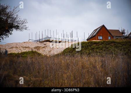 Neubausiedlung bei Capstone Oaks in Lordswood, Chatham, auf einem ländlichen, früher landwirtschaftlichen Hügel in Medway, Kent, England, November 2025 Stockfoto