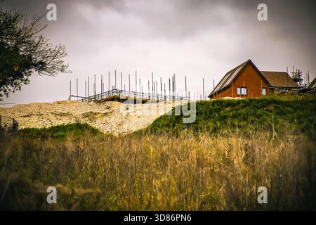 Neubausiedlung bei Capstone Oaks in Lordswood, Chatham, auf einem ländlichen, früher landwirtschaftlichen Hügel in Medway, Kent, England, November 2025 Stockfoto