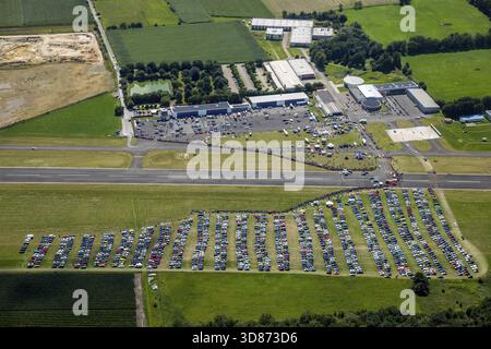 Bottrop, Rennen am Flughafen, Flugplatz Schwarze Heide, 1/4 Meilen Rennen, Ruhrgebiet, Nordrhein-Westfalen, Deutschland, Huenxe, DE, Europa, Vogelperspektive Stockfoto
