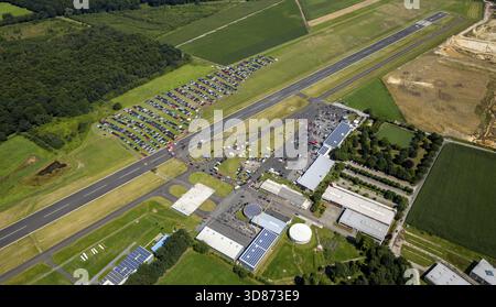Bottrop, Rennen am Flughafen, Flugplatz Schwarze Heide, 1/4 Meilen Rennen, Ruhrgebiet, Nordrhein-Westfalen, Deutschland, Huenxe, DE, Europa, Vogelperspektive Stockfoto