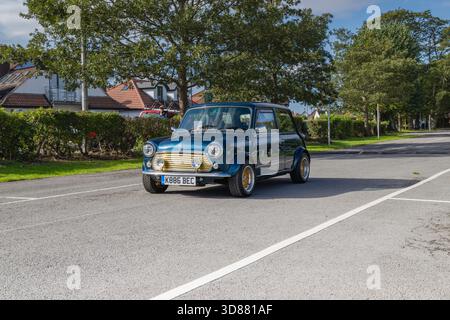 Austin Mini kommt in Salthouse Fields Clevedon an Stockfoto