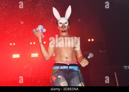 UK. November 2025. LONDON, ENGLAND - 28. NOVEMBER: Babymorocco (Clayton Pettet) tritt am 28. November 2025 in London auf.CAP/MAR © MAR/Capital Pictures Credit: Capital Pictures/Alamy Live News Stockfoto