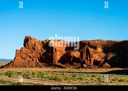 Felsige Landschaft Chinle-Many (wo das Wasser austritt) Farmen Chapter, Arizona, USA. Stockfoto