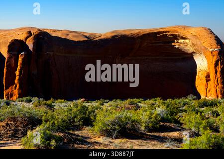 Felsige Landschaft Chinle-Many (wo das Wasser austritt) Farmen Chapter, Arizona, USA. Stockfoto