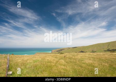 Malerische ländliche Küstenlandschaft auf der Banks Peninsula Südinsel Neuseeland Stockfoto