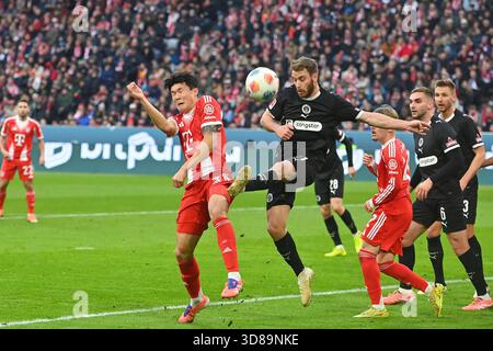 Minjae KIM (FC Bayern München), Action, Tackle, Elfmeterschiebe. Fußball 1. Bundesliga-Saison 2025/2026, 12. Spieltag, 12. Spieltag FC Bayern München - FC St. Pauli am 29.11.2025, ALLIANCE ARENA. Stockfoto