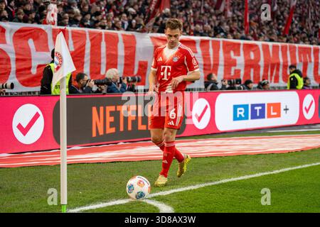 Bundesliga 12. Spieltag, FC Bayern München vs. ST. Pauli in der Allianz Arena München, Samstag 29.11.2025. Im Bild: Joshua Kimmich (FC Bayern München) Stockfoto