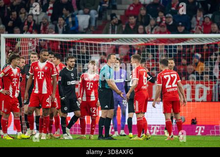 Bundesliga 12. Spieltag, FC Bayern München vs. ST. Pauli in der Allianz Arena München, Samstag 29.11.2025. Stockfoto