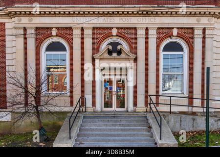 Haverstroh, New York - USA - 28. November 2025 die Fassade des United States Post Office in Haverstroh, New York, wurde in einem historischen Gebäude aus dem Kolonialstil eröffnet Stockfoto