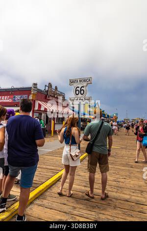 Schild für das Ende der Route 66 am Santa Monica Pier, Kalifornien, USA [keine Veröffentlichung; nur redaktionelle Lizenzierung] Stockfoto