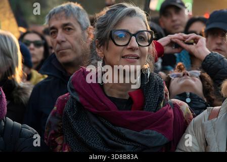 Rom, Italien. november 2025. Francesca Albanese UN-Sonderberichterstatter für die besetzten palästinensischen Gebiete nimmt an der Demonstration pro Palästina gegen den Krieg Teil. Nur für redaktionelle Zwecke, nicht für kommerzielle Zwecke. Stockfoto