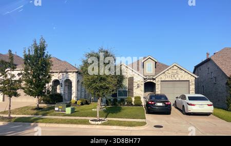 Holz- und Backsteinhaus im amerikanischen Stil, Texas, USA, Foto in hoher Qualität Stockfoto