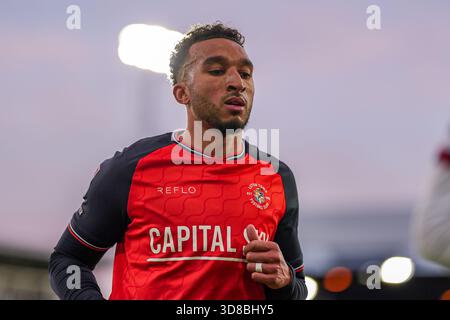 Luton, Großbritannien. November 2025. Jacob Brown (19) aus Luton Town während des Spiels der Sky Bet League 1 zwischen Luton Town und Bolton Wanderers in der Kenilworth Road, Luton, England am 29. November 2025. Foto: David Horn. Quelle: Prime Media Images/Alamy Live News Stockfoto