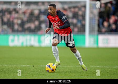 Luton, Großbritannien. November 2025. Cohen Bramall (33) aus Luton Town während des Spiels der Sky Bet League 1 zwischen Luton Town und Bolton Wanderers in der Kenilworth Road, Luton, England am 29. November 2025. Foto: David Horn. Quelle: Prime Media Images/Alamy Live News Stockfoto
