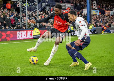 Luton, Großbritannien. November 2025. Lamine Fanne (22) aus Luton Town während des Spiels der Sky Bet League 1 zwischen Luton Town und Bolton Wanderers in der Kenilworth Road, Luton, England am 29. November 2025. Foto: David Horn. Quelle: Prime Media Images/Alamy Live News Stockfoto
