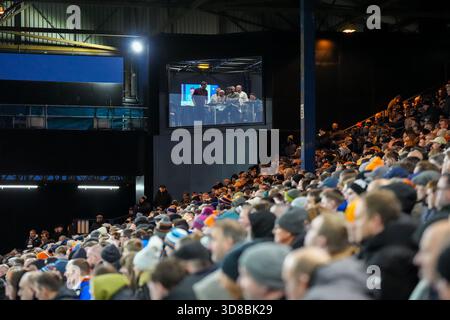 Luton, Großbritannien. November 2025. Luton Town Supporters Luton Town Supporters beim Spiel der Sky Bet League 1 zwischen Luton Town und Bolton Wanderers in der Kenilworth Road, Luton, England am 29. November 2025. Foto: David Horn. Quelle: Prime Media Images/Alamy Live News Stockfoto