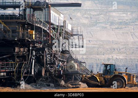 Hambach, Deutschland - 1. September 2010 - Braunkohle- oder Braunkohlebergwerk in einem Tagebau in Hambach Stockfoto