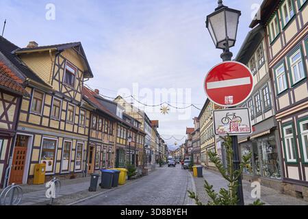 Kein Einfahrtsschild in der Innenstadt Breite Straße in Wernigerode im Harz in Sachsen-Anhalt Stockfoto
