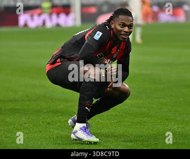 Mailand, Italien. November 2025. Rafael Leao feiert sein Tor während eines Fußballspiels der Serie A zwischen dem AC Mailand und Lazio am 29. November 2025 in Mailand. Quelle: Alberto Lingria/Xinhua/Alamy Live News Stockfoto