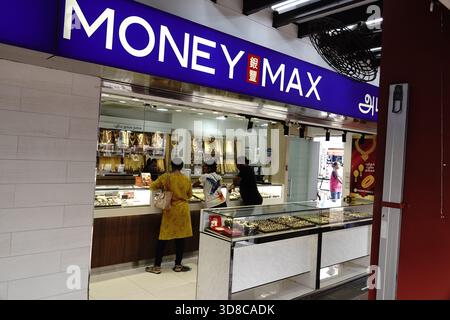 Singapur, 9. September 2025 Geldwechsel in Little India an der Serangoon Road. Stockfoto