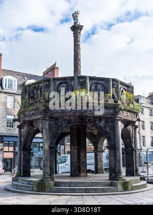 Aberdeen, Schottland, Vereinigtes Königreich - 8. Juli 2024: Das Mercat Cross am Castlegate Square in Aberdeen, Schottland, Vereinigtes Königreich. Stockfoto