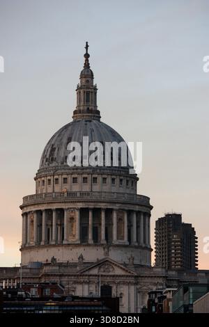 St. Pauls Und Der Barbakane Stockfoto