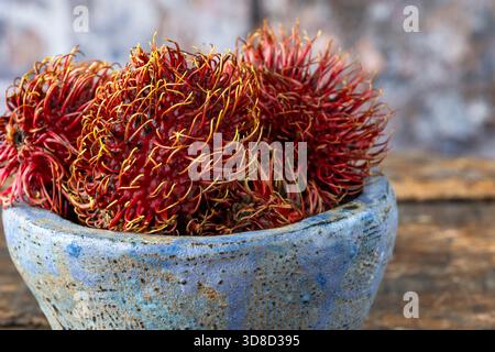 Rambutan-Obst. Rambutan (Nephelium lappaceum) ist eine Frucht aus Südostasien. Stockfoto